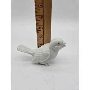 Vintage White Bird Figurine With Blue‎ Eyes Made In Japan 4" x 2.5" Sparrow Dove